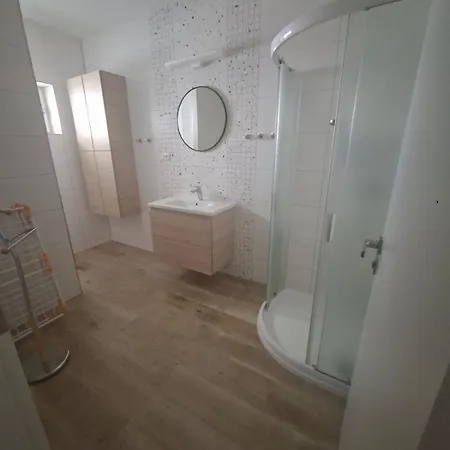 Apartma 575 아파트 스트라코니체