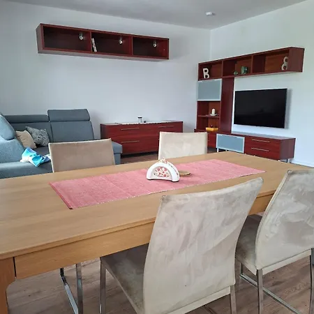 아파트 Apartma 575 스트라코니체